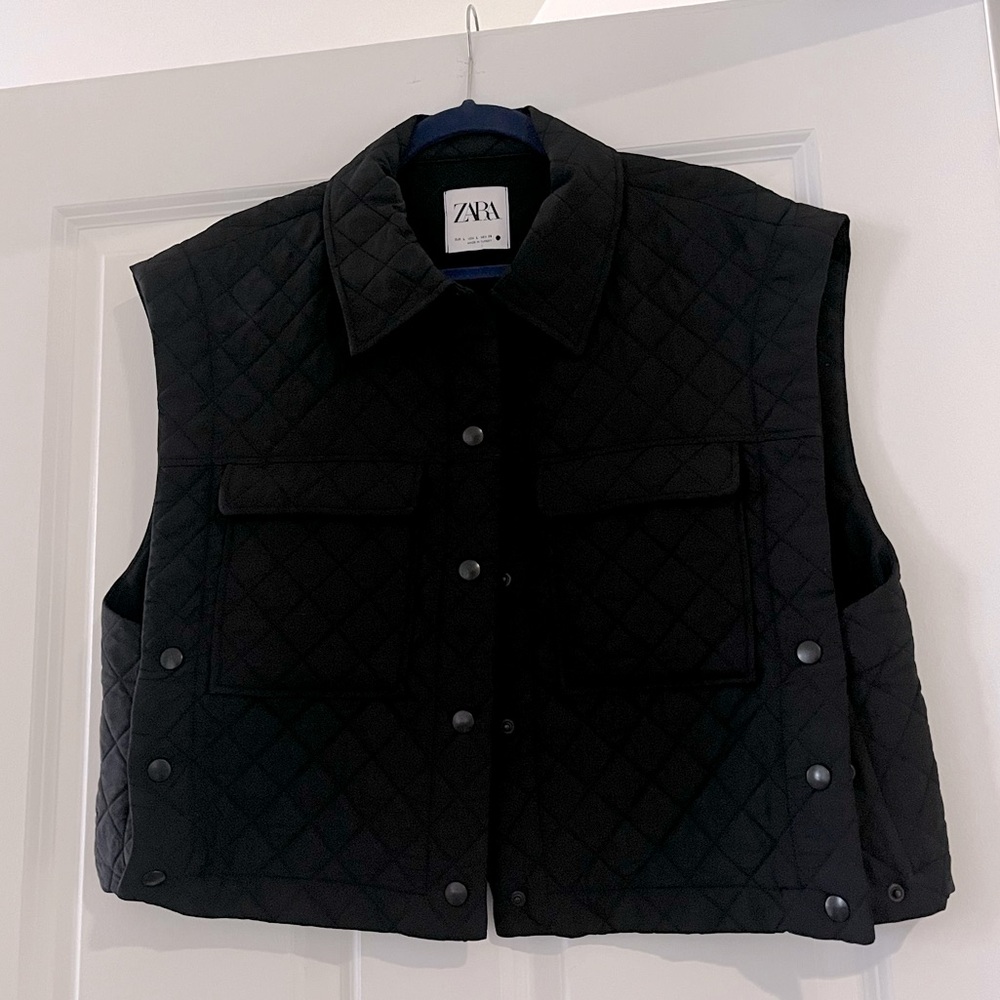Zara light quilted cropped vest!